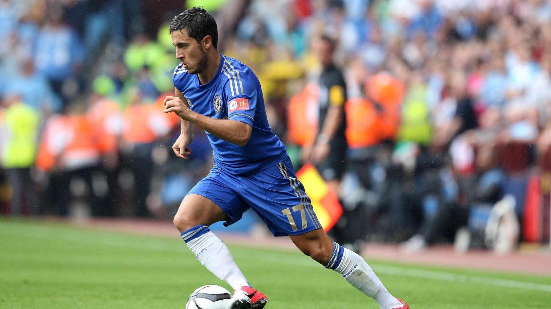 开云官网在线-林丹到访俱乐部为青训讲授战术，林丹比赛的动作解说